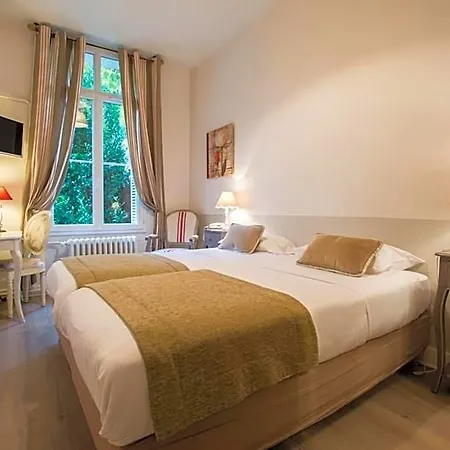 Hotel Val De Loire 2*