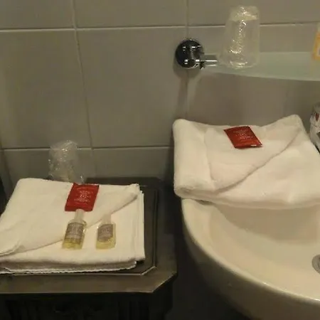 瓦勒德洛尔酒店 图尔