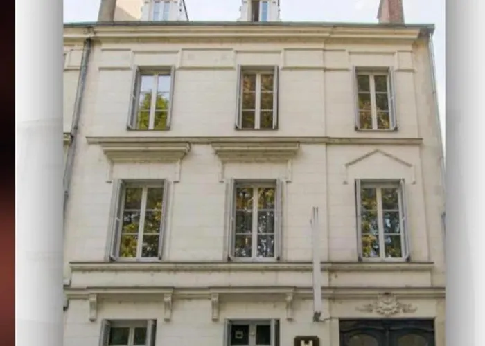 瓦勒德洛尔酒店 2*