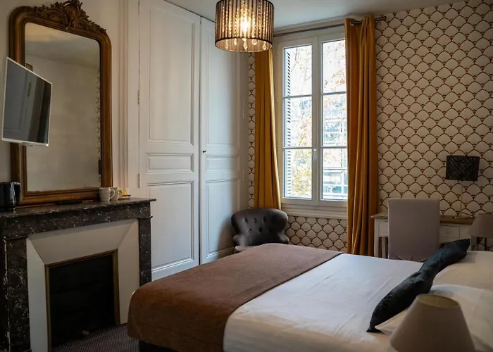 Hotel Val De Loire 2*