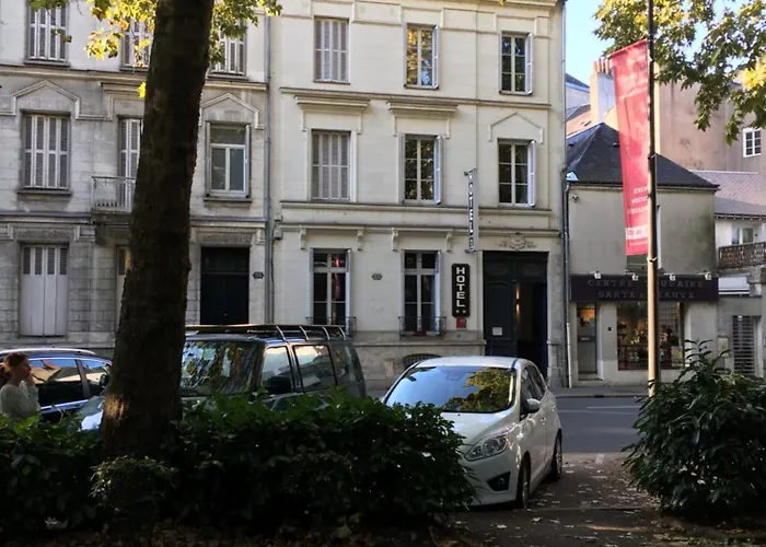 瓦勒德洛尔酒店