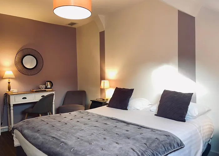 瓦勒德洛尔酒店 2*