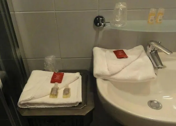 瓦勒德洛尔酒店 图尔