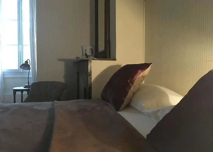 Hotel Val De Loire 2*