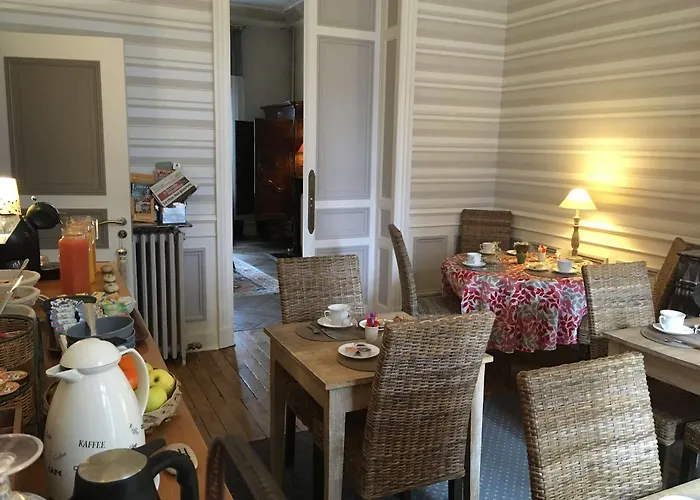 瓦勒德洛尔酒店 2*