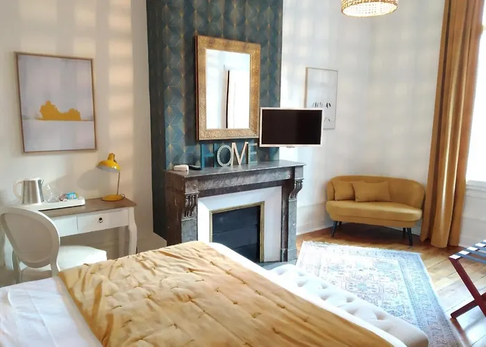 Отель Val De Loire 2*